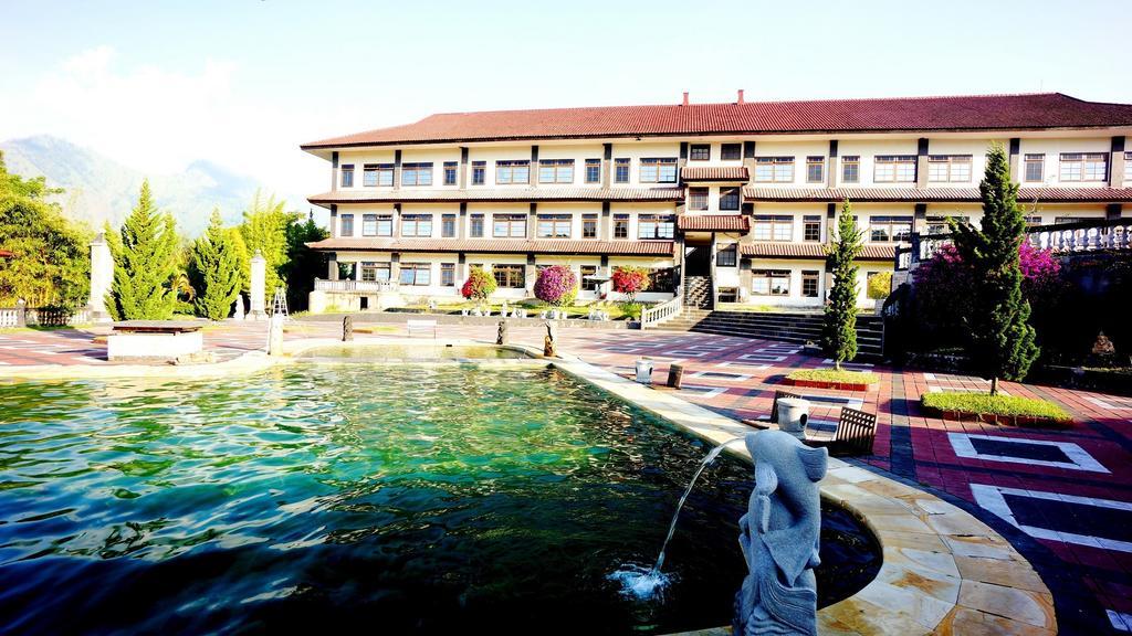 Puri Bening Lake Front Hotel Kubu Bagian luar foto